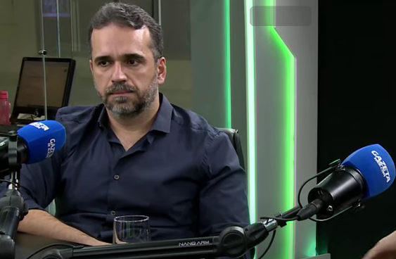 "Na Globo era só eu, a apresentadora e as câmeras robo", diz Felipe Toledo