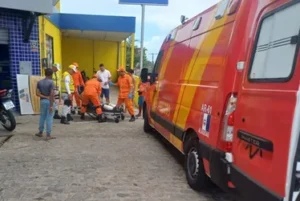 Homem com problemas de saúde é socorrido após queda em via pública no Jacintinho