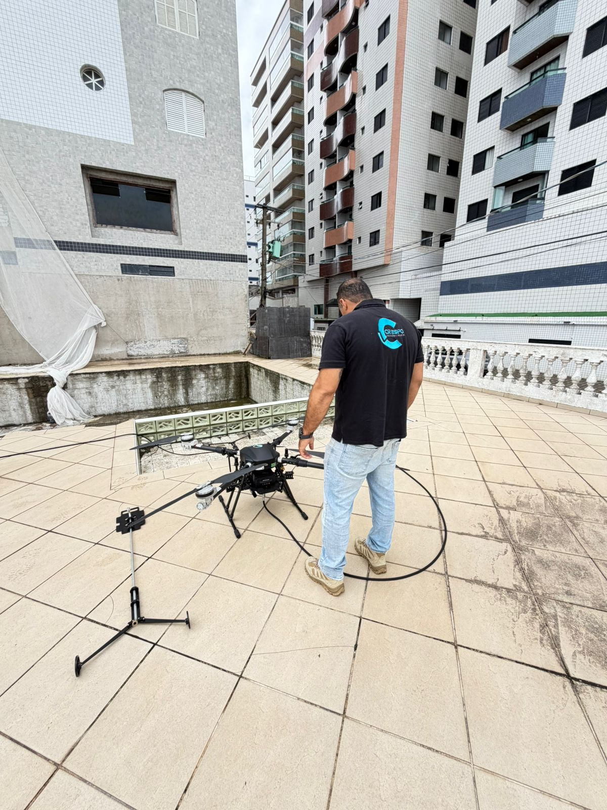 Crespo Construções - lavagem de fachadas com drone