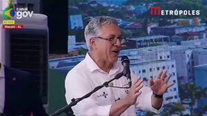 Sósia de Lula ‘Rouba a Cena’ em Evento do Minha Casa, Minha Vida em Maceió