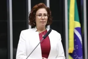 Carla Zambelli Pede Troca de Juízes em Processo na Itália