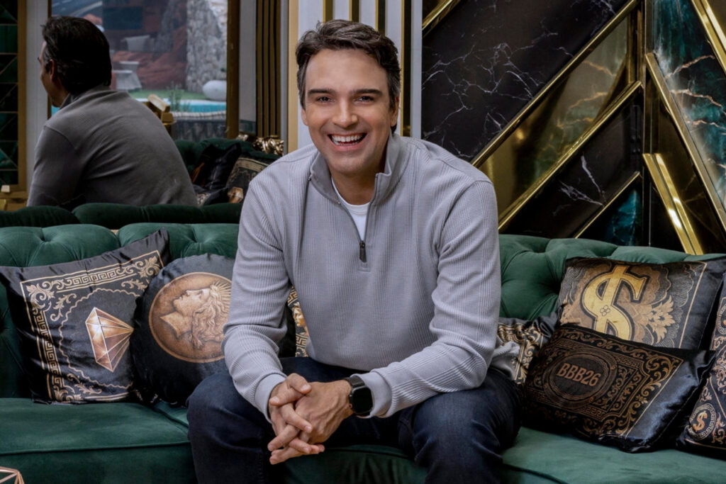 Tadeu Schmidt agita web com citação de ‘Bridgerton’ em discurso do BBB 26
