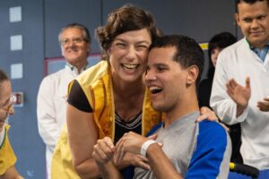 Solidariedade em Rodas: 100 Cadeiras Impulsionam Tratamento no Hospital Sarah