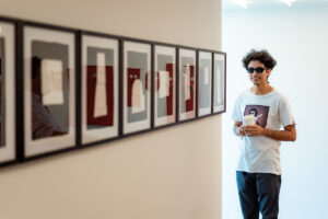 Abstração Vibrante: Raylton Parga Leva Série ‘FORMS’ ao Teatro Nacional