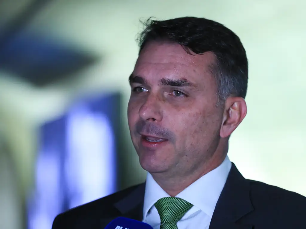 ALE perde tempo com título a Flávio Bolsonaro enquanto Alagoas carece de leis efetivas